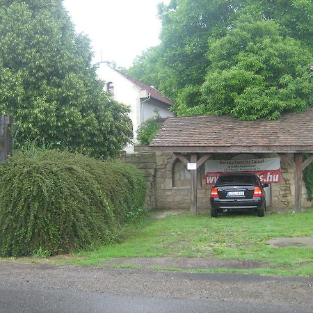 Myrtus Pince Es Vendeghaz Hotell Tarcal Exteriör bild